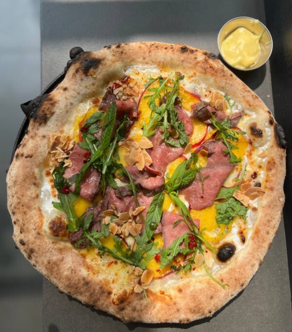 ПІЦА "З ПЕРСИКОМ ТА РОСТБІФОМ"