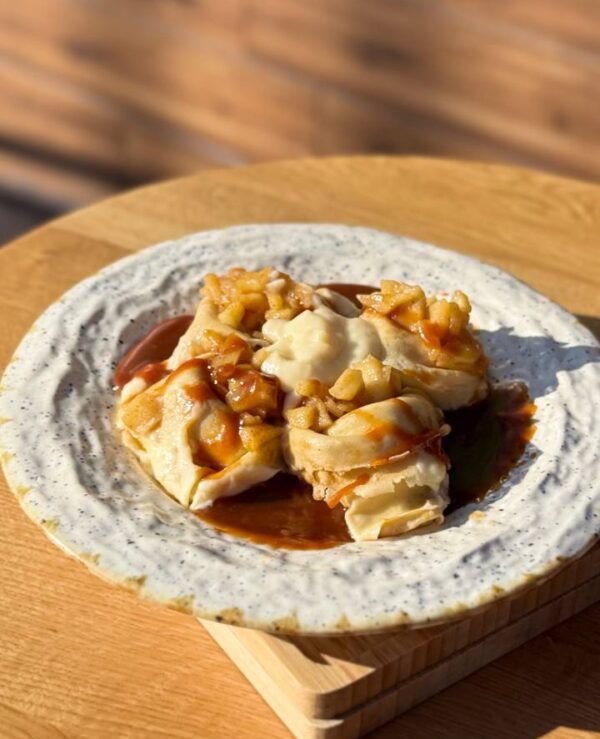 Млинці з яблуком та карамеллю