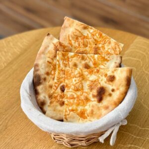 Коржик з печі з пармезаном