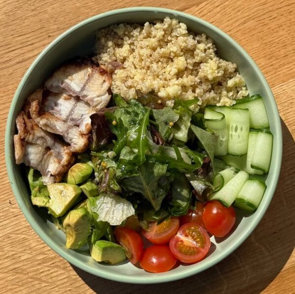 БОУЛ кіноа кус-кус вугор